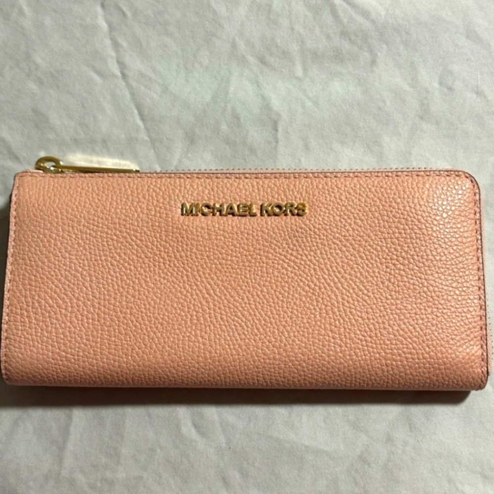 NWOT. Michael Kors 3/4 zip wallet